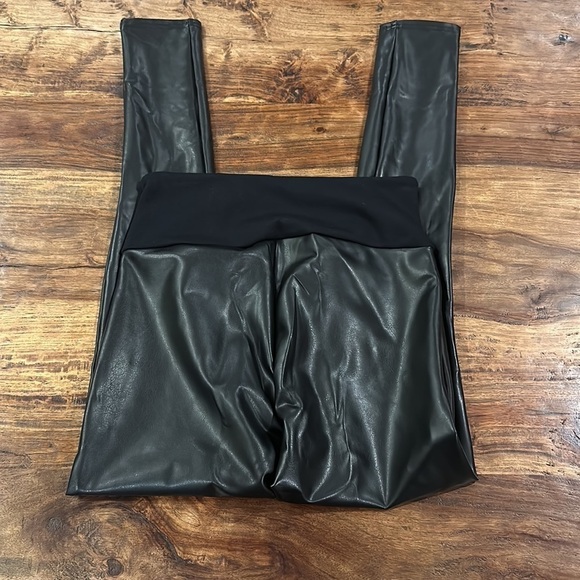 Assets by Spanx Faux Leather shaping leggings M - Picture 5 of 7
